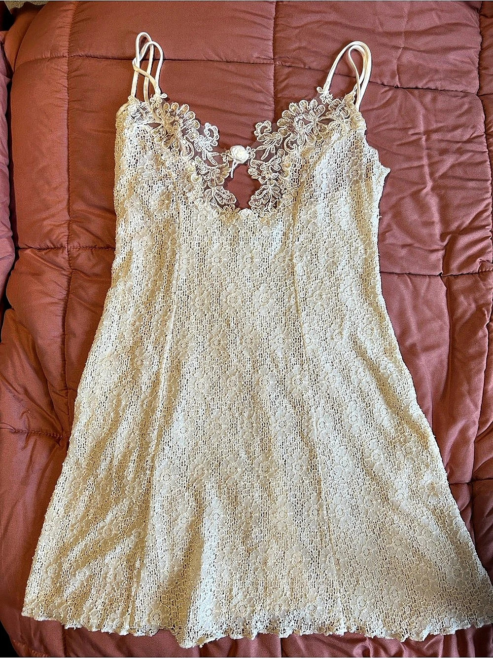 VTG Intimo Amore Lace Mini Dress / Chemise / Slip in Cream Size Medium Like